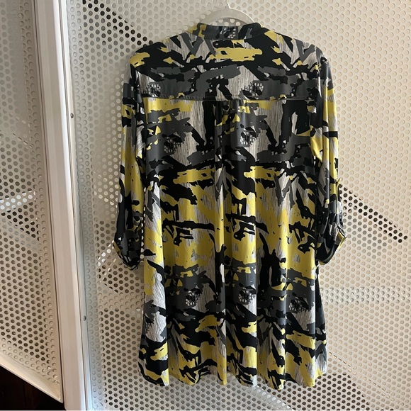 BCBGMaxAzria Button Down Abstract Vee Neck Top Size Small Yellow/Black - Picture 8 of 9